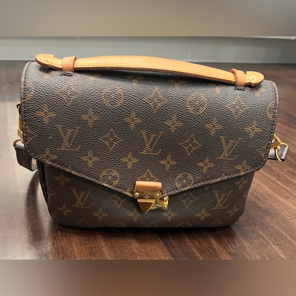 Louis Vuitton Pochette Métis Cross Body - Picture 8 of 9